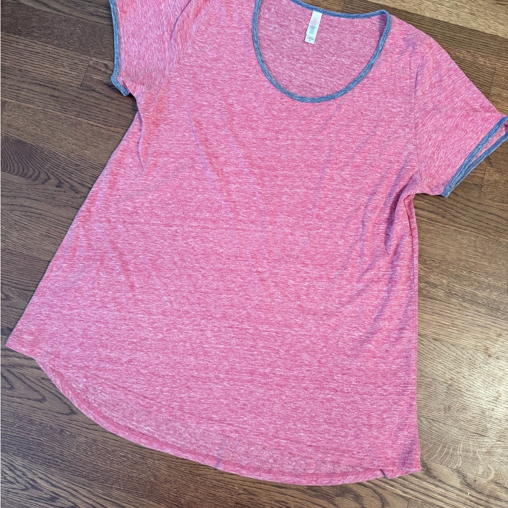 LuLaRoe Light Red Heathered w/blue rim Classic Tee
